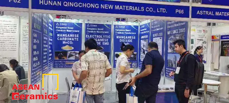 Exibindo a época de QingChong na 2024 ASEAN CERAMICS no Vietnã